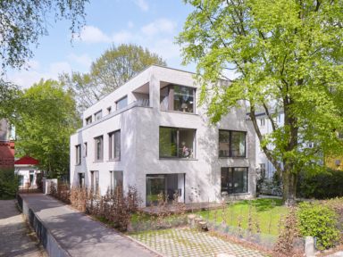 040-180915-Jahrbuch-18-19-Titel